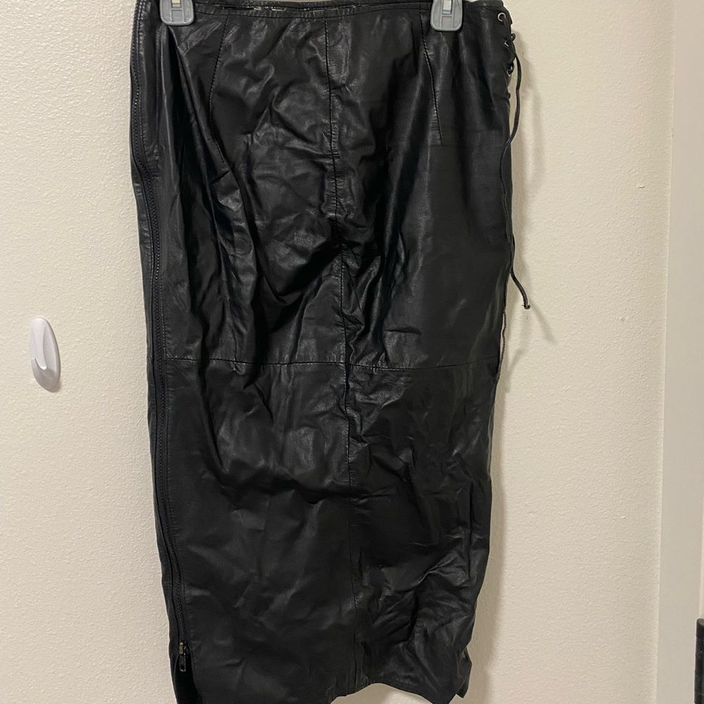 Black leather pencil skirt, vintage!
